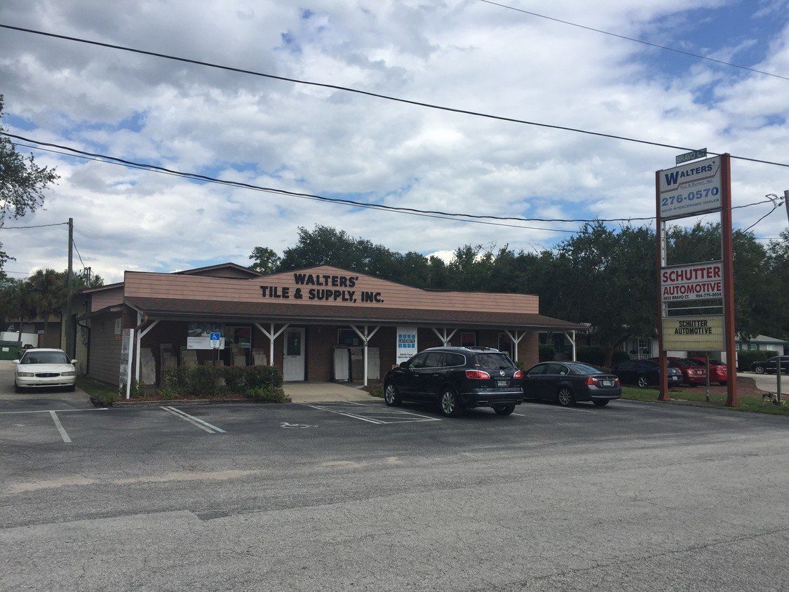 Storefront Retail Space For Lease: 334 Parkridge Ave, Orange Park, FL 32065